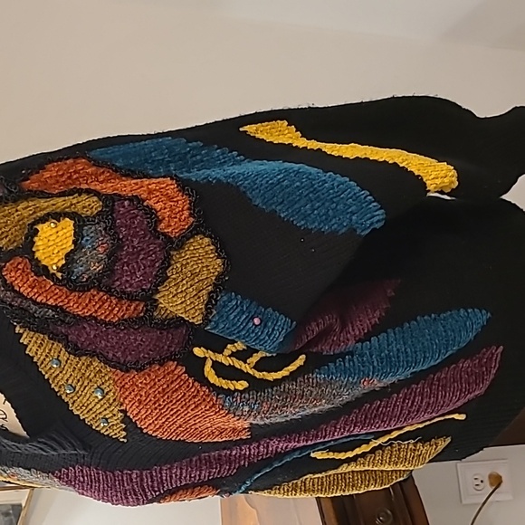 Colorful Vintage Abstract Sweater - Picture 4 of 8